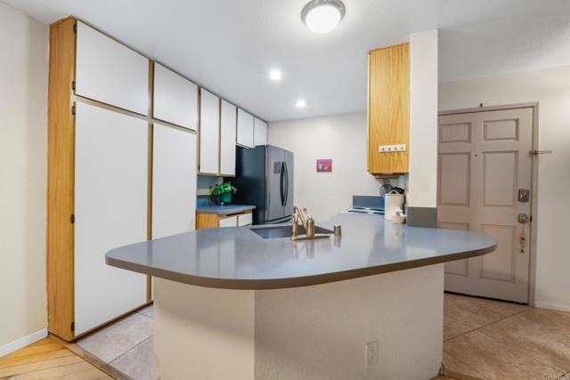Detail Gallery Image 7 of 37 For 7228 Camino Degrazia #271,  San Diego,  CA 92111 - 3 Beds | 2 Baths