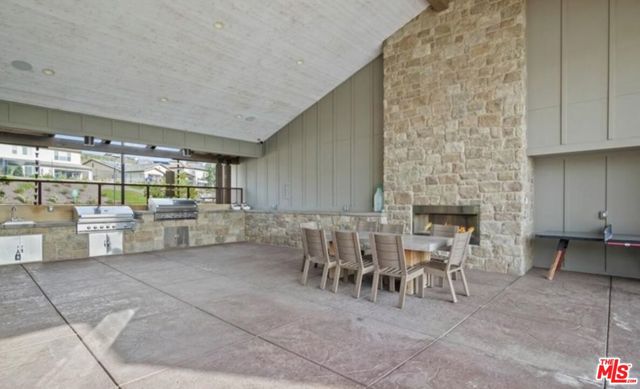 18215 Astro Court, Santa Clarita CA: https://media.crmls.org/mediaz/337e8f15-bee0-485a-8209-341beedc0f0b.jpg