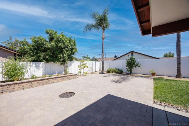 10835 Grand Fork Dr, Santee CA: https://media.crmls.org/mediaz/337e90ab-2fd4-4dc1-ab7b-6c87efca6d76.jpg