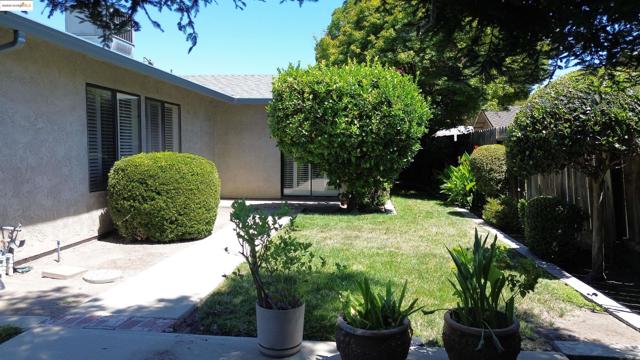 3124 Estate Dr, Stockton CA: https://media.crmls.org/mediaz/337ea335-cd68-46f3-a954-5f56c46e4982.jpg