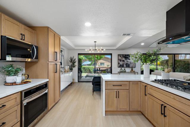 4 Maximo Way, Palm Desert CA: https://media.crmls.org/mediaz/337ed06d-863d-45bd-86a6-d67a150a53f8.jpg