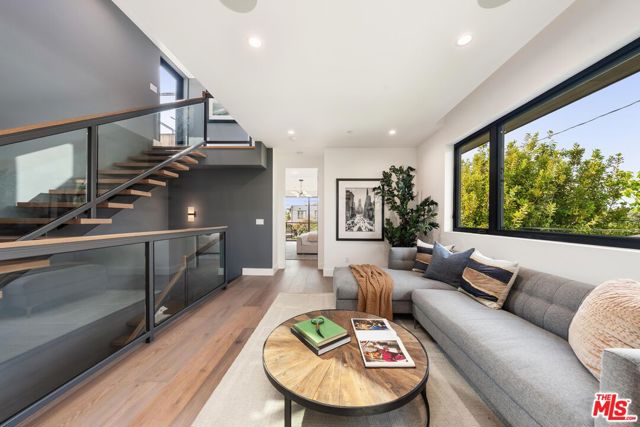 1213 Pine Street, Santa Monica CA: https://media.crmls.org/mediaz/337ededb-f79e-4317-b4ea-0272c668a676.jpg