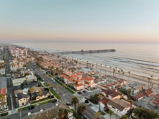 812 N Cleveland Street, Oceanside CA: https://media.crmls.org/mediaz/337eedb3-ab8b-4ebb-9f43-2c0226fdc98f.jpg