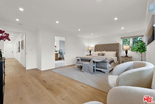 602 S Lucerne Boulevard, Los Angeles CA: https://media.crmls.org/mediaz/337f0545-bbd3-4b85-8ee5-02b50fd7e2de.jpg