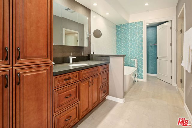 12026 Rhode Island Avenue, Los Angeles CA: https://media.crmls.org/mediaz/337f46cc-d14a-4b73-9eba-535fb53a4115.jpg