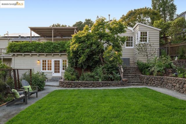 6452 Ascot Dr, Oakland CA: https://media.crmls.org/mediaz/337f47c8-1c4f-431c-a601-e78294df2643.jpg
