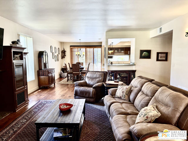3410 E Bogert Trail, Palm Springs CA: https://media.crmls.org/mediaz/337f69ae-d3d9-4ea6-9f0f-b3fc85cf32b8.jpg
