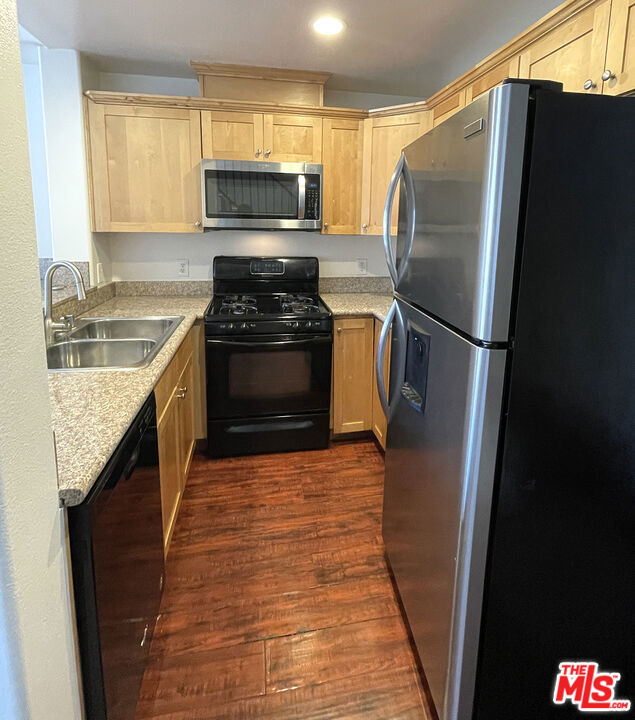 Image 26 of 32 For 5330 Satsuma Avenue