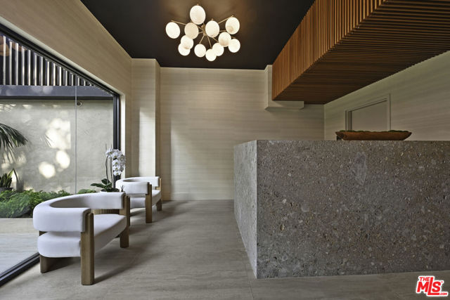 350 N Palm Drive, Beverly Hills CA: https://media.crmls.org/mediaz/33800bac-80e3-499e-a6b6-def81db1d389.jpg
