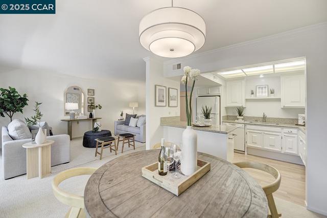 1224 Singingwood Ct, Walnut Creek CA: https://media.crmls.org/mediaz/33802600-7959-455d-b0c6-6777cd2e5ccd.jpg
