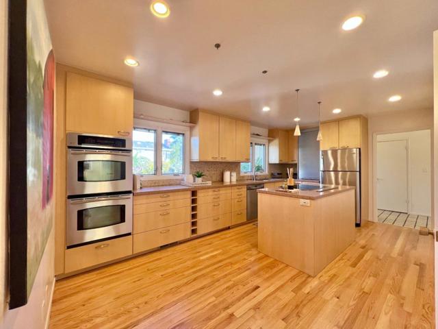 665 Towle Way, Palo Alto CA: https://media.crmls.org/mediaz/3380dd5b-d05d-4d63-a75d-40501fa5931b.jpg