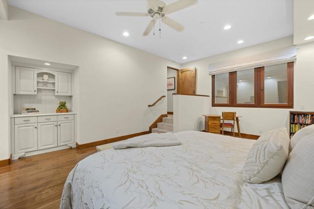 271 Ocean View Ave, Del Mar CA: https://media.crmls.org/mediaz/3381651a-2b0a-43a4-b13c-dfcf01c4671e.jpg