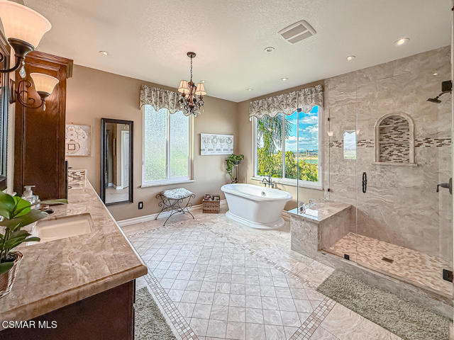 11535 Northdale Drive, Moorpark CA: https://media.crmls.org/mediaz/3381a8b7-7db6-48de-91f8-1170246c36f3.jpg