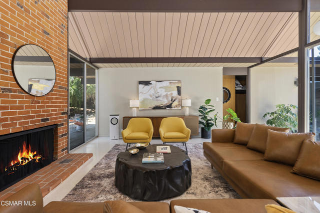 1449 Fordham Avenue, Thousand Oaks CA: https://media.crmls.org/mediaz/3381b268-95b4-4a24-95fb-6d7cf6ae286a.jpg