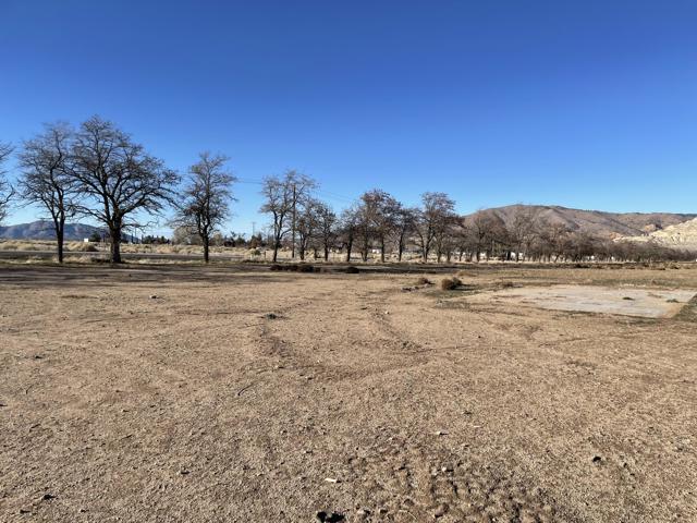 20028 Tehachapi Willow Springs Road, Tehachapi CA: https://media.crmls.org/mediaz/3381ee5d-74af-492e-8adc-3c71c7009637.jpg