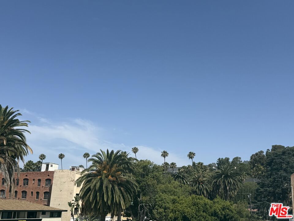 https://media.crmls.org/mediaz/33829aad-505a-4833-84ab-1e789df7ef6c.jpg?preset=X-Large