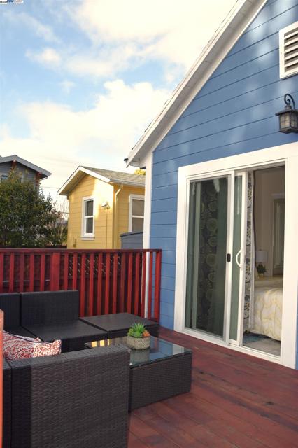 2412 8Th St, Berkeley CA: https://media.crmls.org/mediaz/3383169d-5d55-48d6-9968-b14632fefb4a.jpg