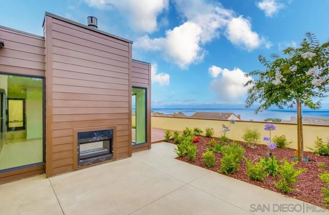 14066 Crest Way, Del Mar CA: https://media.crmls.org/mediaz/33832eeb-57d8-4f8b-9d99-b9ecec3e8ba3.jpg