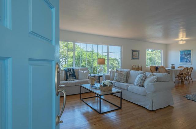 189 Via Gayuba, Monterey CA: https://media.crmls.org/mediaz/33833e10-0e6a-4828-8050-4a43ee2d52ba.jpg
