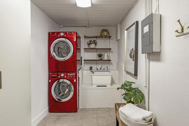 2842 Greer Road, Palo Alto CA: https://media.crmls.org/mediaz/3383685b-2c6b-458a-a6d9-7c1807a7421a.jpg