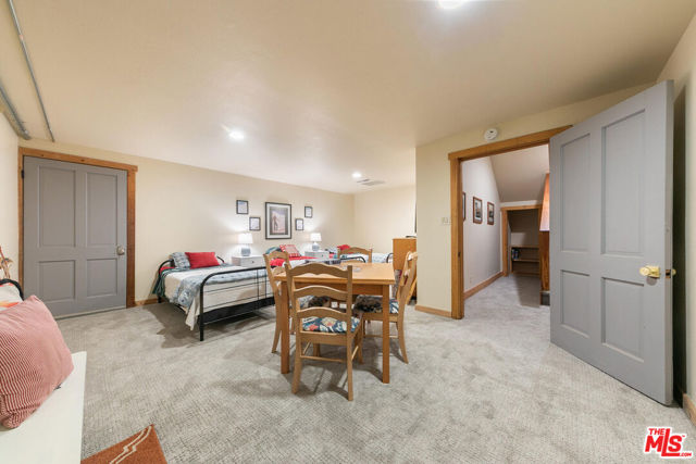11504 Skislope Way, Truckee CA: https://media.crmls.org/mediaz/3383e60c-b791-4bb3-8246-7b2d6873203f.jpg