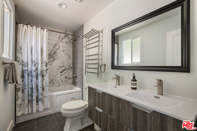 11775 Laurelwood Drive, Studio City CA: https://media.crmls.org/mediaz/33844ff2-3280-4d06-8211-8b8fcccda6ae.jpg