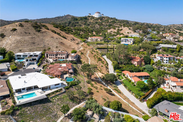 2521 Nottingham Avenue, Los Angeles CA: https://media.crmls.org/mediaz/338473d5-d0be-4e85-8086-7965ff7f3619.jpg