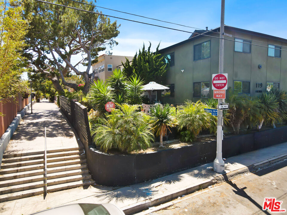 119 Paloma Avenue #M