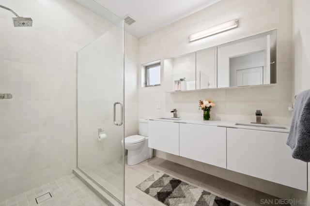 465 S Cleveland St, Oceanside CA: https://media.crmls.org/mediaz/3384ed62-301f-4e6c-b2c1-0c55c50a9a40.jpg