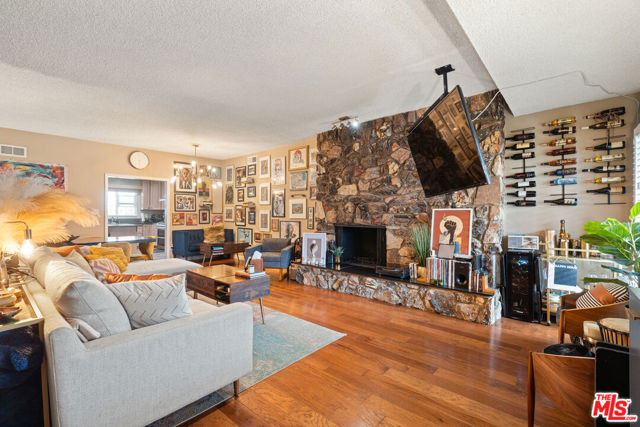 5040 W Slauson Avenue, Los Angeles CA: https://media.crmls.org/mediaz/33858159-c4d9-45a6-8085-4d98d57f623d.jpg