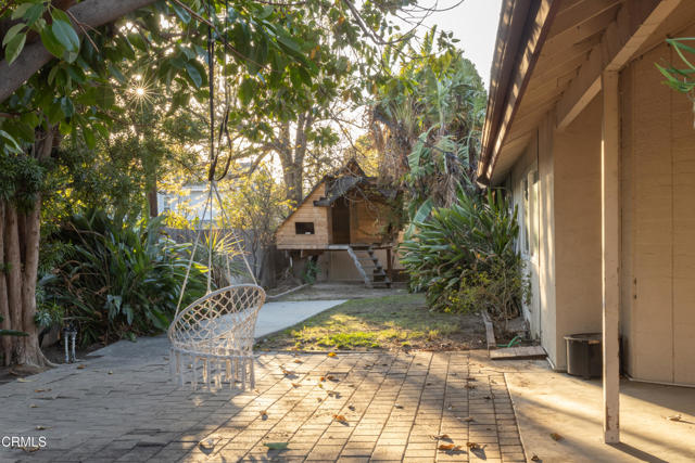 4901 Angeles Crest Circle, La Canada Flintridge CA: https://media.crmls.org/mediaz/3385926a-dbbb-473b-ad79-3da62fe782ab.jpg