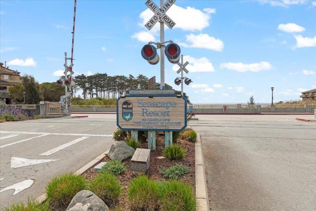 29 Seascape Resort Drive, Aptos CA: https://media.crmls.org/mediaz/3385bc47-d45d-4ffe-bcfa-4332e9b1cdfa.jpg