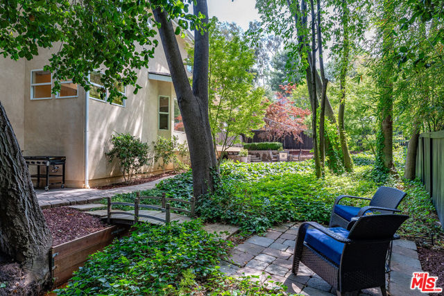 23040 Blue Bird Drive, Calabasas CA: https://media.crmls.org/mediaz/33865b3c-4b2b-476e-b750-18c37fb028ae.jpg