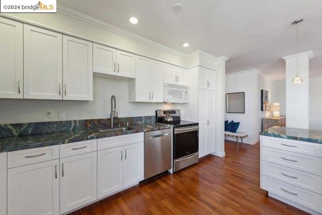 Image 29 of 53 For 177 19th St  7d