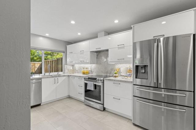 230 Elm Wood Court, Los Gatos CA: https://media.crmls.org/mediaz/33867460-8d4b-4f0c-936e-1dcd2a9a6ca3.jpg