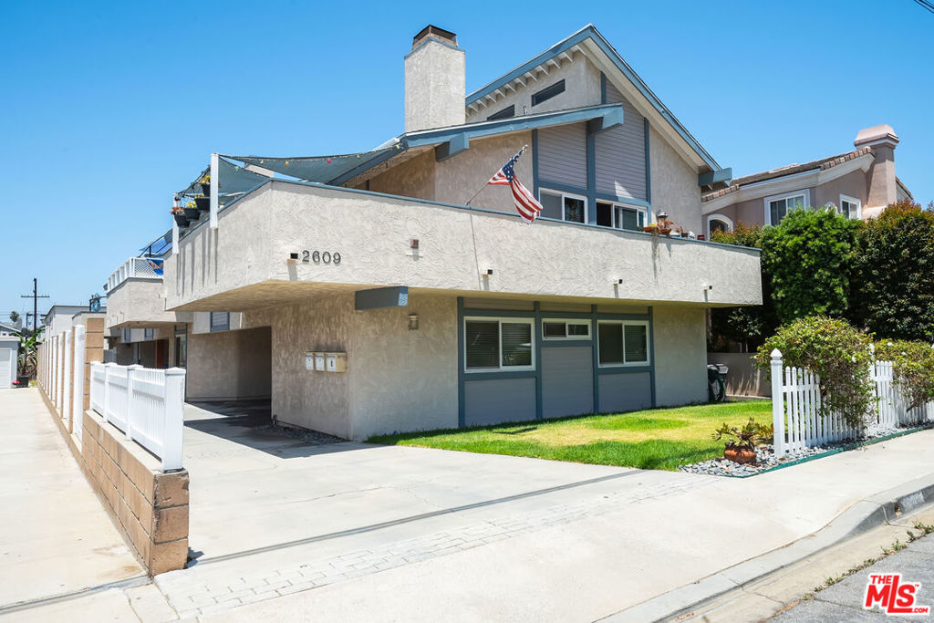 2609 Rockefeller Lane #2