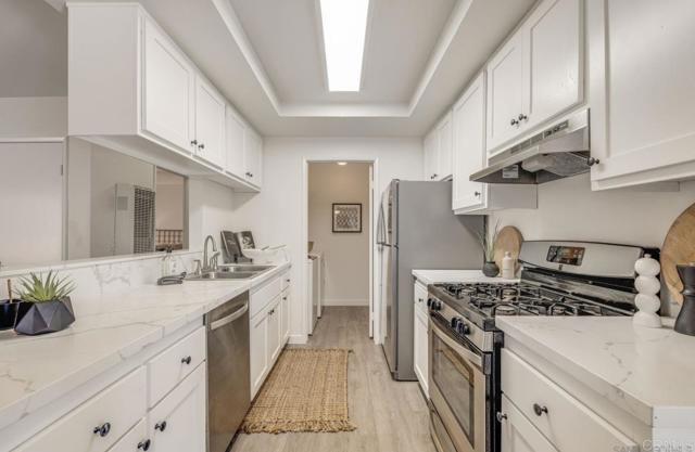552 Canyon Drive, Oceanside CA: https://media.crmls.org/mediaz/3386828a-63be-4780-8e71-c8a622910dea.jpg