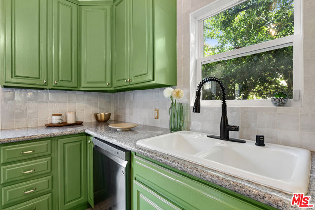 1205 Appleton Way, Venice CA: https://media.crmls.org/mediaz/3386ca96-7b7f-4bb9-9de9-a5cf9839329f.jpg