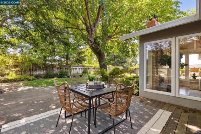 3662 Perada Dr, Walnut Creek CA: https://media.crmls.org/mediaz/3386e30e-368d-41da-9431-b207d3e5e43d.jpg