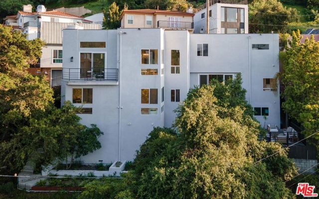 7209 Sunnydip Trail, Los Angeles CA: https://media.crmls.org/mediaz/3387c1db-fab3-4815-a5ce-418eb8c4e8d0.jpg