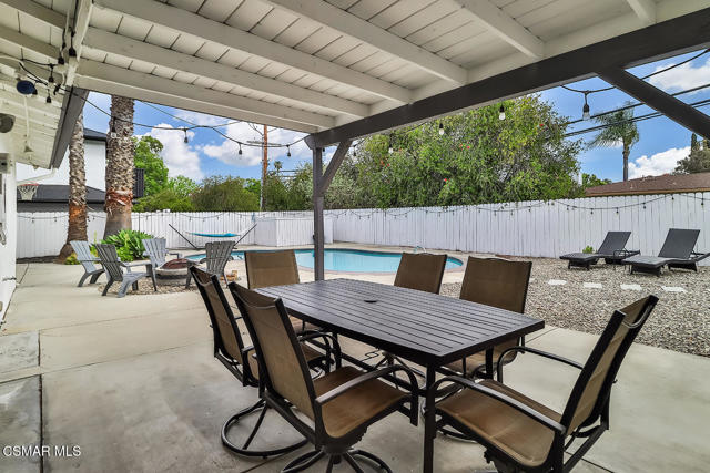 168 E Gainsborough Road, Thousand Oaks CA: https://media.crmls.org/mediaz/3387eb09-3b6e-49e1-860a-3fc58da2d6b4.jpg