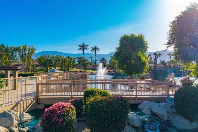 44289 Venice Court, Palm Desert CA: https://media.crmls.org/mediaz/3388133c-1adc-4d5d-ad95-463589be1334.jpg