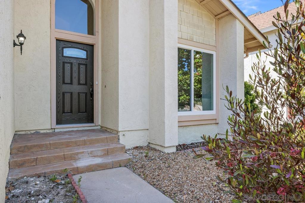 MLS #250034280SD img 3