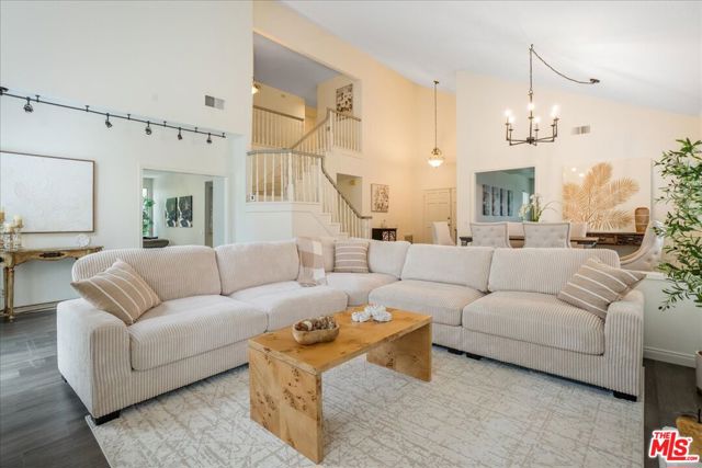 12084 London Grove Court, Moorpark CA: https://media.crmls.org/mediaz/3388b7b0-7682-42dd-aa3d-a45f86297edb.jpg