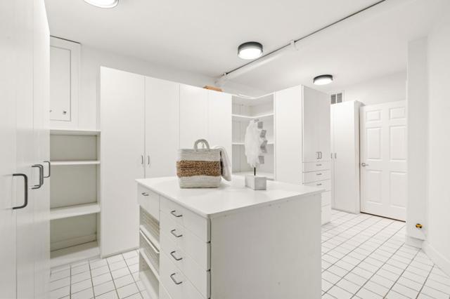 6 Zachary Court, Menlo Park CA: https://media.crmls.org/mediaz/3388d922-8088-46a6-bc10-f632cd29683c.jpg