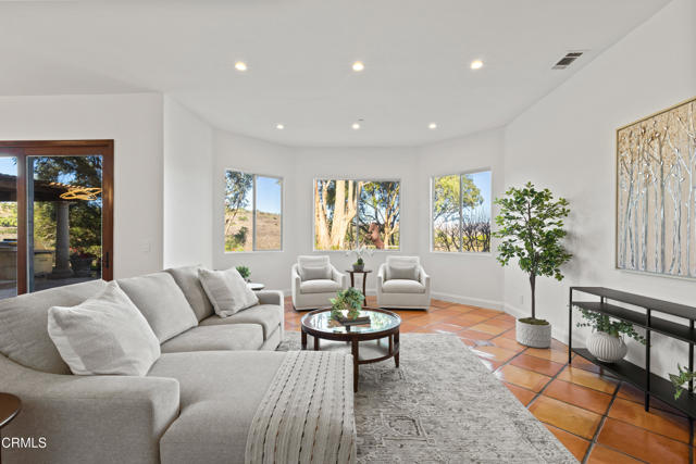 Detail Gallery Image 14 of 48 For 13045 Ripple Creek Ln, Camarillo,  CA 93012 - 5 Beds | 3/1 Baths