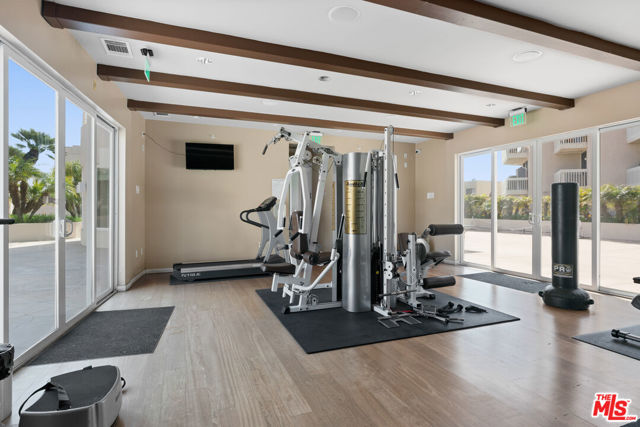 7301 Vista Del Mar, Playa del Rey CA: https://media.crmls.org/mediaz/3389b203-51c9-4e1e-9527-c6eaab55f66b.jpg