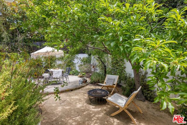 3476 Meier Street, Los Angeles CA: https://media.crmls.org/mediaz/3389b7b6-adcd-42e9-9c97-270d1735ca8e.jpg