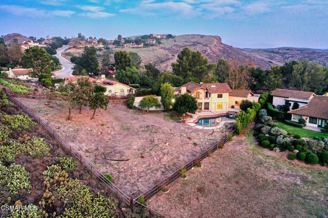 751 Wildwood Avenue, Thousand Oaks CA: https://media.crmls.org/mediaz/3389dd4d-87d9-4907-8095-2b34bcae7a22.jpg