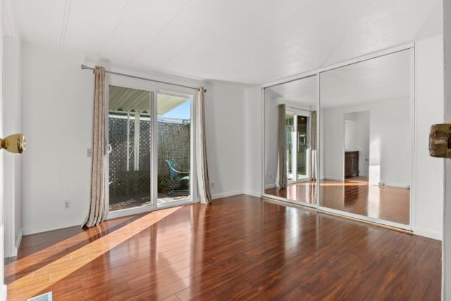 19 Dolphin Court, Half Moon Bay CA: https://media.crmls.org/mediaz/338a2110-06af-401f-ba3a-c46273034ec3.jpg